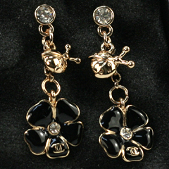 샤넬 무당벌레 귀걸이 블랙
