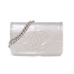 샤넬 14년 페이던트 빅스티치 WOC 실버화이트