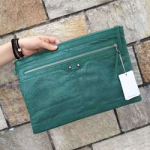 발렌시아가 이태리 쉽스킨 클립 라지 클러치