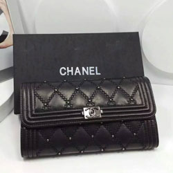 샤넬 보이 월릿 2035