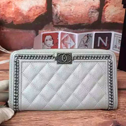 샤넬 보이 지퍼 장지갑