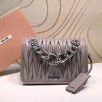 미우미우 퀼티드 백 5BD016