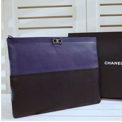 샤넬  보이 클러치백