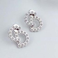 크리스찬디올 귀걸이