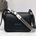 프라다 컨셉 송아지 가죽 백 1BD123