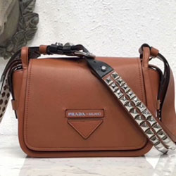 프라다 컨셉 송아지 가죽 백 1BD123