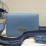 프라다 송아지 가죽 숄더백 1BD102