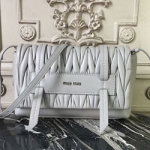 미우미우 그레이스 럭스 가죽 숄더백 5BD076