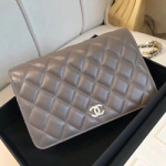 샤넬 클래식 플랩 백 A02020