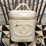 샤넬 드로스트링 핸드백 AS0323