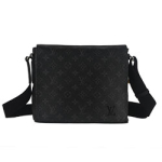 루이비통 디스트릭트 PM M44000