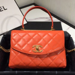 샤넬 핸들 장식의 플랩 백  AS1175