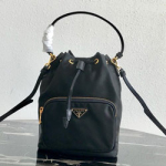 프라다 신상 버킷백 [ 18cm ] 1BH038
