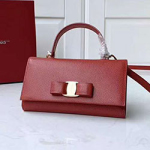 페레가모 크로스백 22D529 18cm B