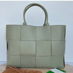 보테가베네타 아르코 라지 토트 백 630165