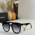샤넬  CH-7837493