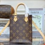 루이비통  PETIT SAC PLAT M81295