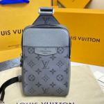 루이비통  아웃도어 슬링 백 M30741