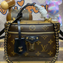 루이비통 베니티 체인 파우치 M47125