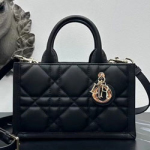 크리스찬디올 숄더백 21cm 