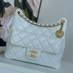 샤넬 플랩 백 AS4322